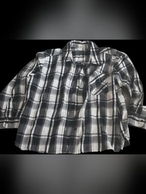 Time and Tru Black and White Plaid Button-Down Shirt